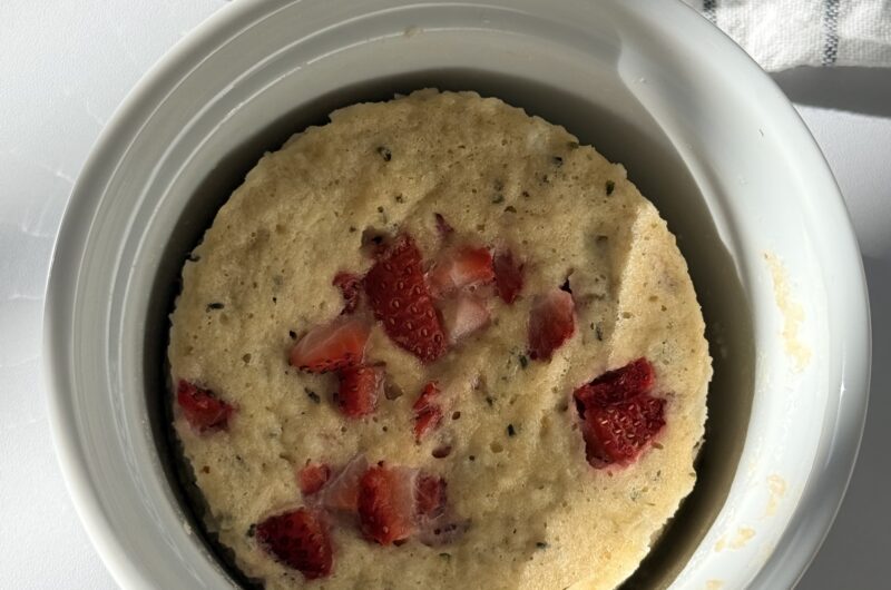 5-Minute Strawberry Banana Breakfast Cake