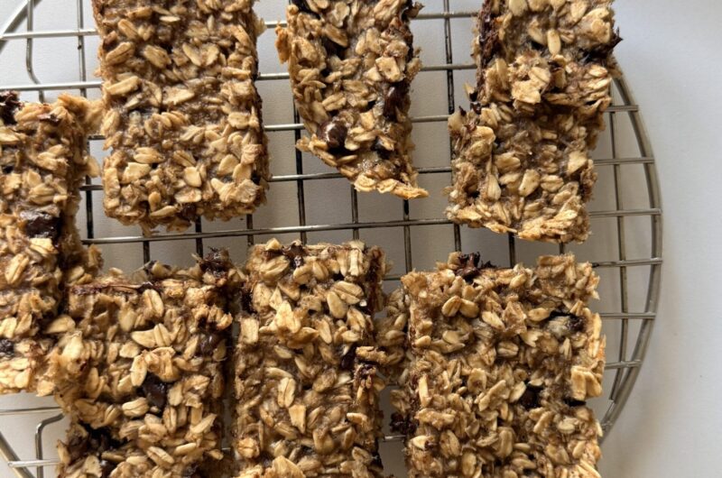 4-Ingredient Oat Snack Bars